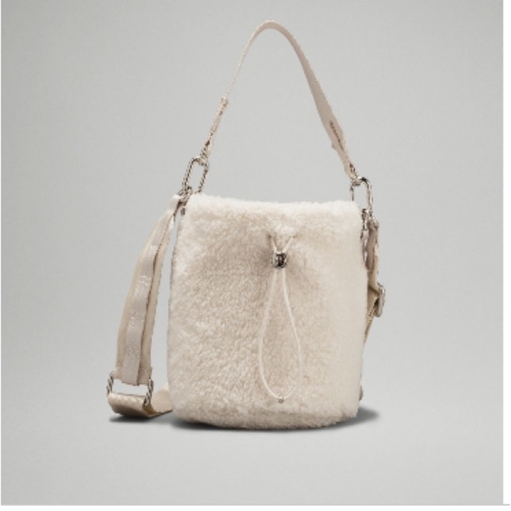 Lululemon crossbody fleece bucket bag